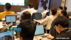 这一模式实现了AIGC手艺从进修到落地的无缝 